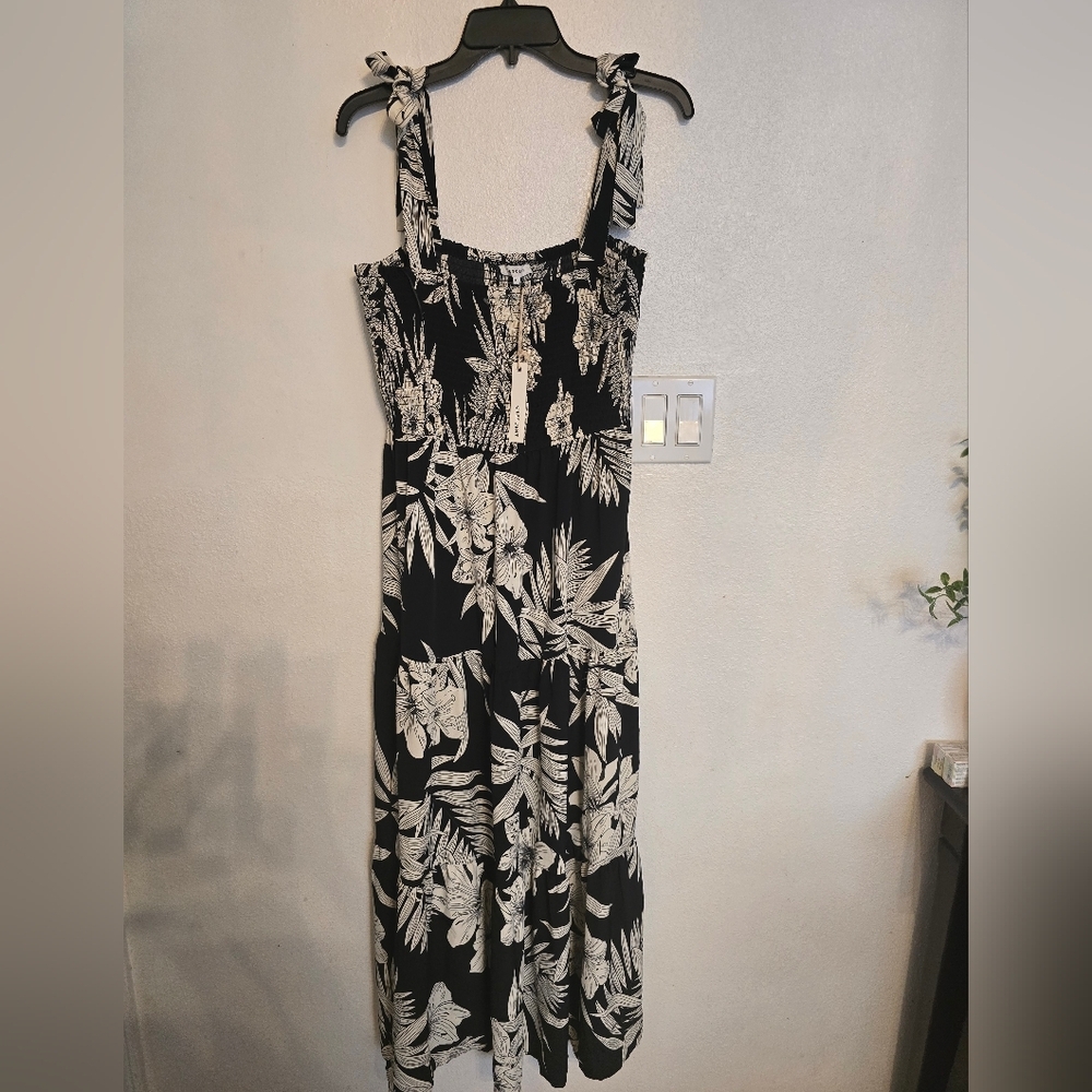 NWT Crescent Black And White Tropical Floral Dress Size Large